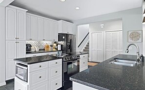 Private kitchen - Centrally located 3-bedroom in Sanibel. Close to beaches, shopping, and dining. (Sanibel)