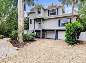 Exterior - Centrally located 3-bedroom in Sanibel. Close to beaches, shopping, and dining. (Sanibel)