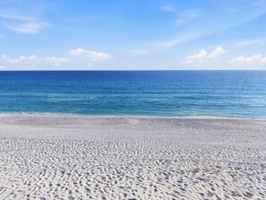 Sun-loungers, beach towels - Private Heated Pool - 2 Min Walk to Beach - Free Golf Cart - Crystal Beach (Destin)