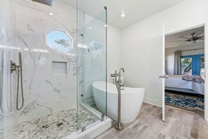 Shower, hair dryer, towels, soap - Private Heated Pool - 2 Min Walk to Beach - Free Golf Cart - Crystal Beach (Destin)