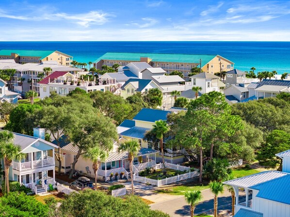 Exterior - Private Heated Pool - 2 Min Walk to Beach - Free Golf Cart - Crystal Beach (Destin)