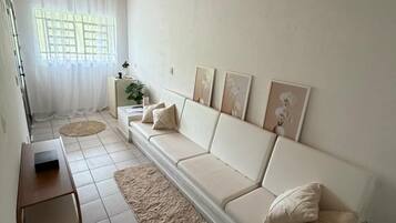 Comfort Apartment, Garden View | Living area