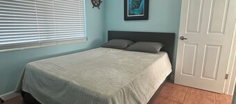 Charming 2-bedroom building with AC in Big Pine Key boat dock