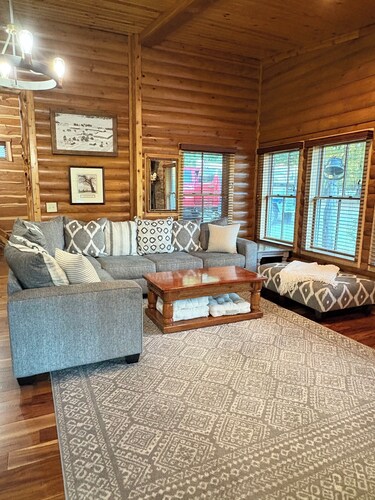 Adorable Rustic Getaway -Country Charm Awaits!