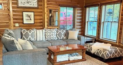 Adorable Rustic Getaway -Country Charm Awaits!