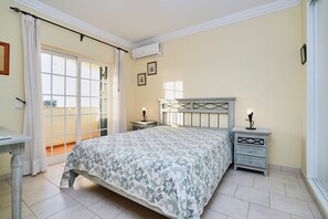Iron/ironing board, WiFi, bed sheets - Sunset Villa: Tranquility, Beach, and Private Pool in a Beautiful Setting (Ferragudo)