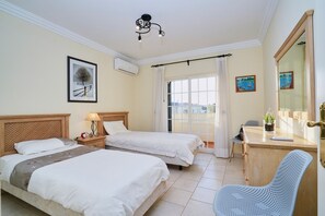 Iron/ironing board, WiFi, bed sheets - Sunset Villa: Tranquility, Beach, and Private Pool in a Beautiful Setting (Ferragudo)