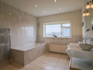 Shower - Hawksdown (Lyme Regis)