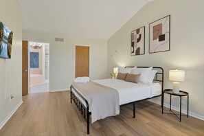 5 habitaciones, escritorio, tabla de planchar con plancha y wifi 