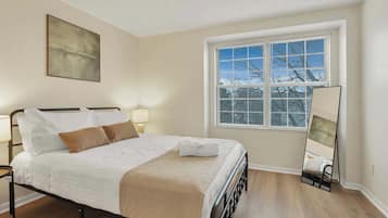 5 bedrooms, desk, iron/ironing board, WiFi