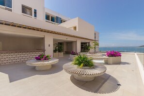 ลานระเบียง/นอกชาน