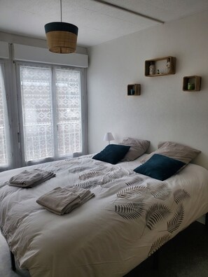 خدمة الإنترنت وملاءات أسرّة