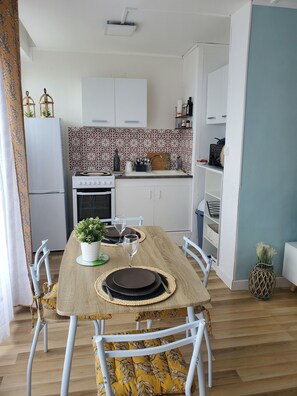 Dining - Cosy apartment in Le Tréport, 2 steps from the beach, quay and shops (Le Tréport)