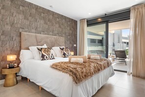 3 slaapkamers, een strijkplank/strijkijzer, gratis wifi, beddengoed