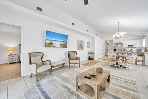 Smart TV - 🏖️2 Community Pools | Close to Beach | Barefoot Villa☀️ (Panama City Beach)