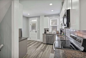 Fridge, microwave, stovetop, dishwasher - The Columbus Adventure 2 (Columbus)