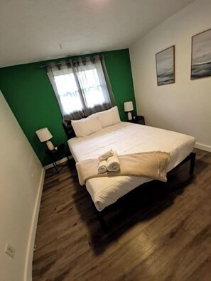 4 bedrooms, iron/ironing board, WiFi, bed sheets - The Wittenberg Getaway - 5 BR 2 Bath (Gahanna)
