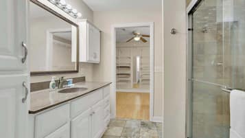 Shower, hair dryer, towels, shampoo