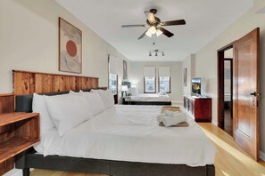 4 bedrooms, iron/ironing board, WiFi, bed sheets - Charming 3-BR + Hot Tub - Near Grandview (Columbus)