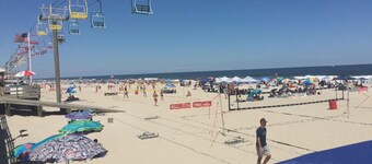 Free Beach Passes/Parking/5 Minute Walk To The Beach