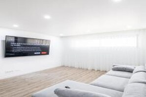 Interior - Villa Atlantis -Luxury 3-Bedroom Villa with Private Pool near Galé Beach (Guia)