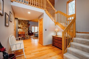 Interior - New! Cute Hideaway w/ Hot Tub & Amenities (Oakland)