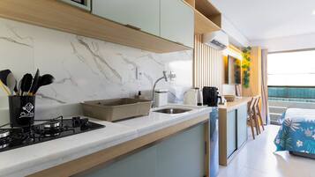 Perushuoneisto | Yksityinen keittiö | Keittoastiat/astiat/ruokailuvälineet