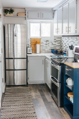 Renovated Pet-Friendly Home | Ski, Swim, Hike | White Mtns