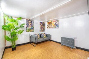 House | Living area - Sheffield 4 Bed Home by Broomhill Village (Sheffield)