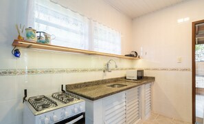Basic Apartment | Private kitchen - House w/ Barbecue 140m From the Beach Shd0071 (Florianópolis)