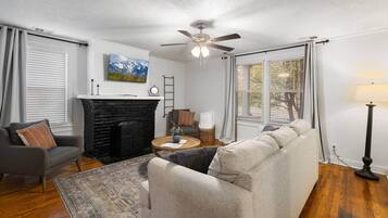 Télévision, cheminée