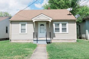 Exterior detail - Charming 2 bedroom Home (Paducah)