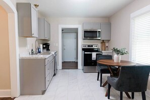 Fridge, microwave, oven, stovetop - Charming 2 bedroom Home (Paducah)