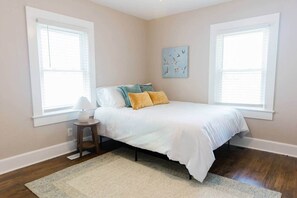 2 bedrooms, WiFi, bed sheets - Charming 2 bedroom Home (Paducah)