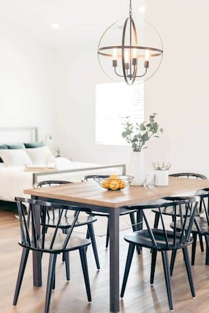 Dining. Commonwealth Cottage