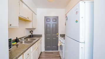 Micro-ondes, four, plaque de cuisson