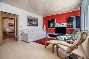 TV - Apartment 'Messe-und-Ferien-Wohnung' with Wi-Fi (Seelze)