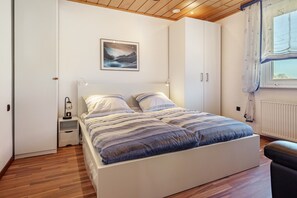 WiFi, bed sheets - Apartment 'Messe-und-Ferien-Wohnung' with Wi-Fi (Seelze)