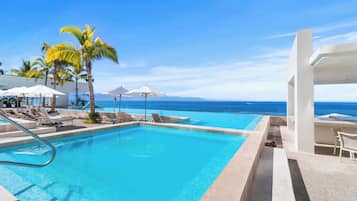 2 piscines extérieures