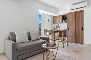 Panoramic-Studio, Balkon, eingeschränkter Meerblick | Wohnbereich