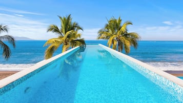 2 piscines extérieures