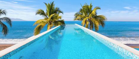 2 piscines extérieures