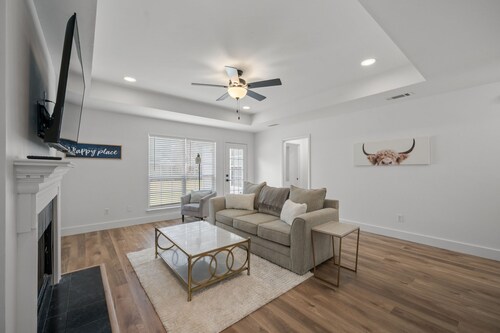 Gorgeous 3-bedroom 2 bathroom home with AC in charming Fairhope.