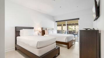 3 bedrooms, iron/ironing board, WiFi (free), bed sheets