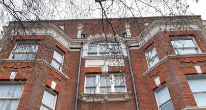 Victorian 2-bedroom apartment in (West) Hampstead (Camden) close to underground