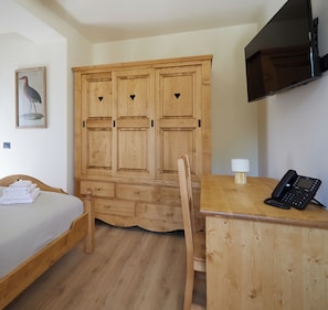 Free WiFi, bed sheets