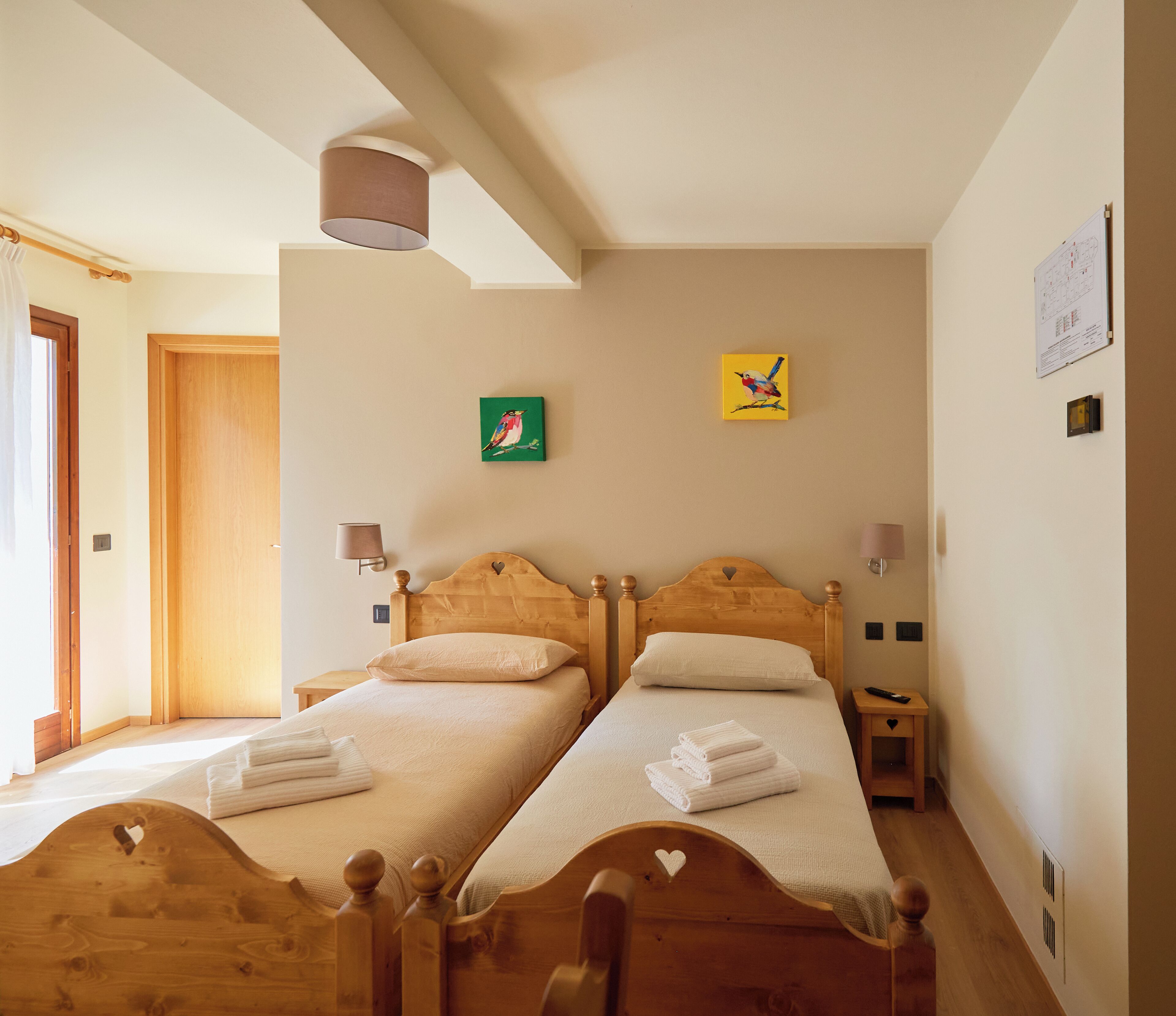WiFi (free), bed sheets