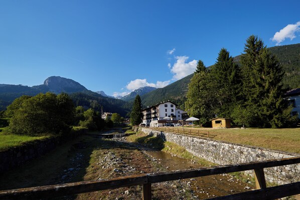 Exterior - Albergo Ristorante Belvedere (Forni di Sopra)