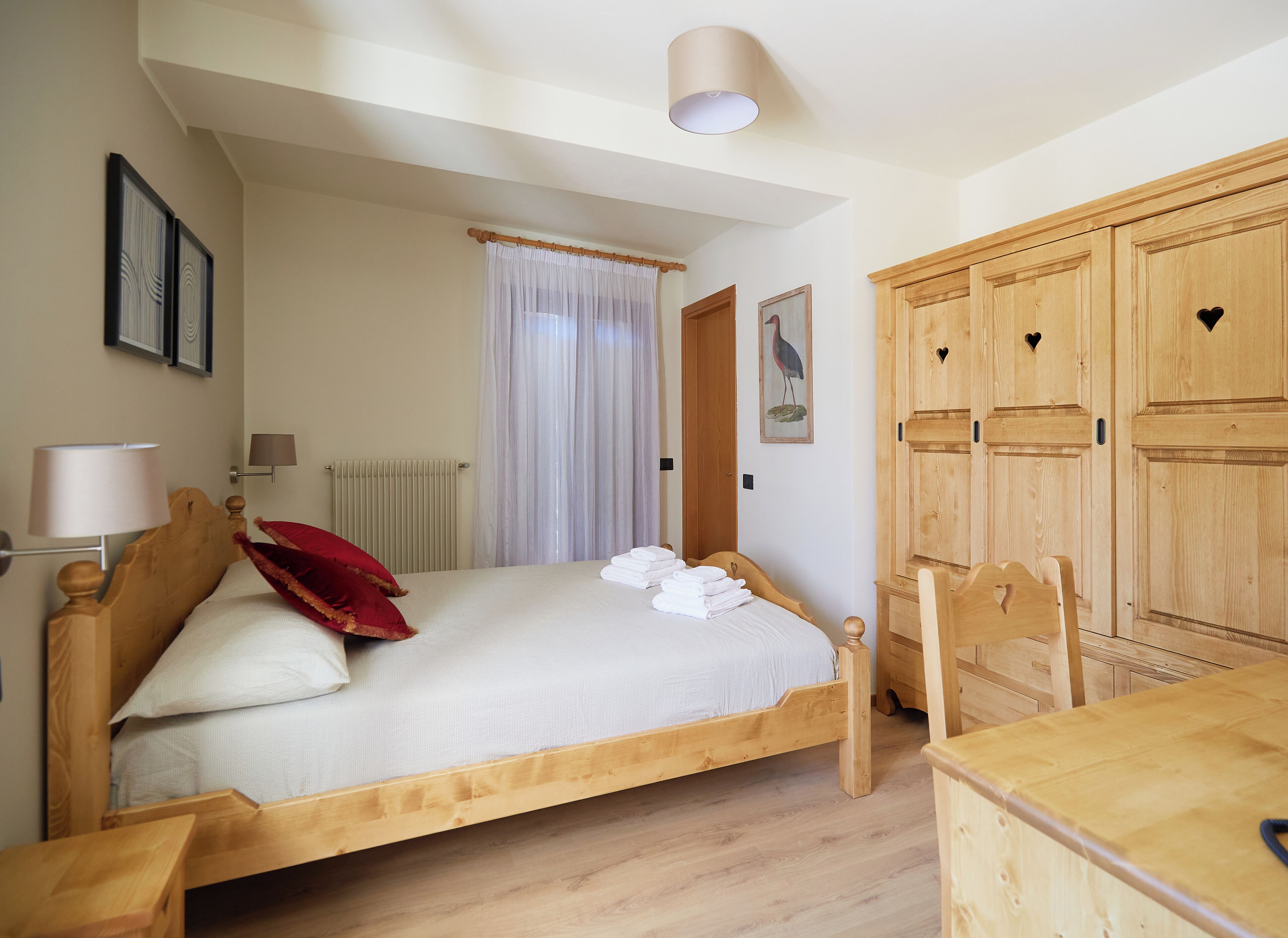 WiFi (free), bed sheets