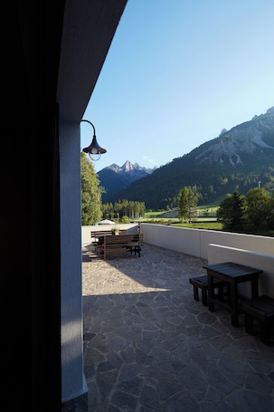 Terrace/patio. Hotel Villa Alpina